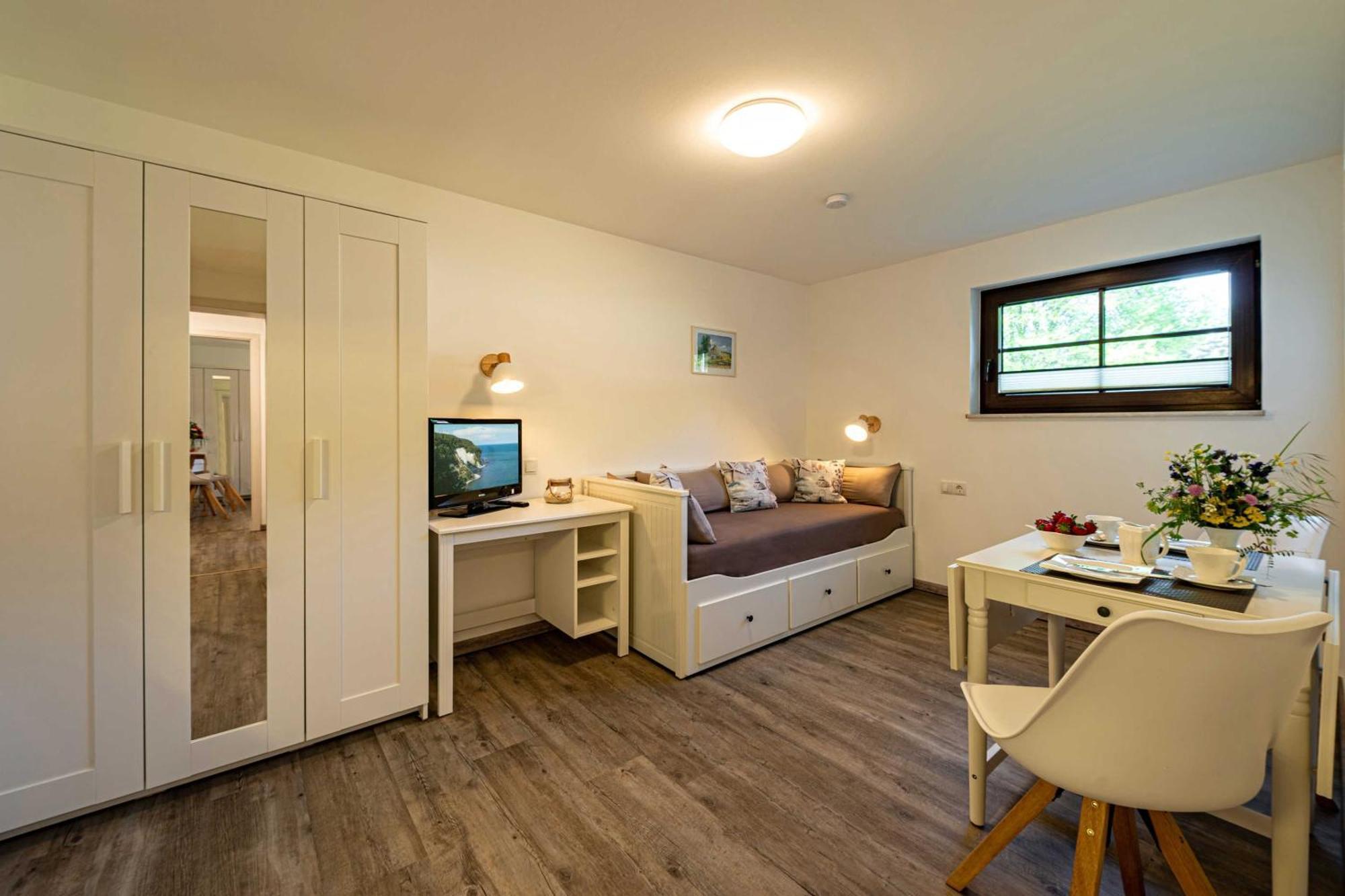 Selliner Ferienappartements Mit Balkon Und Seeblick Luaran gambar