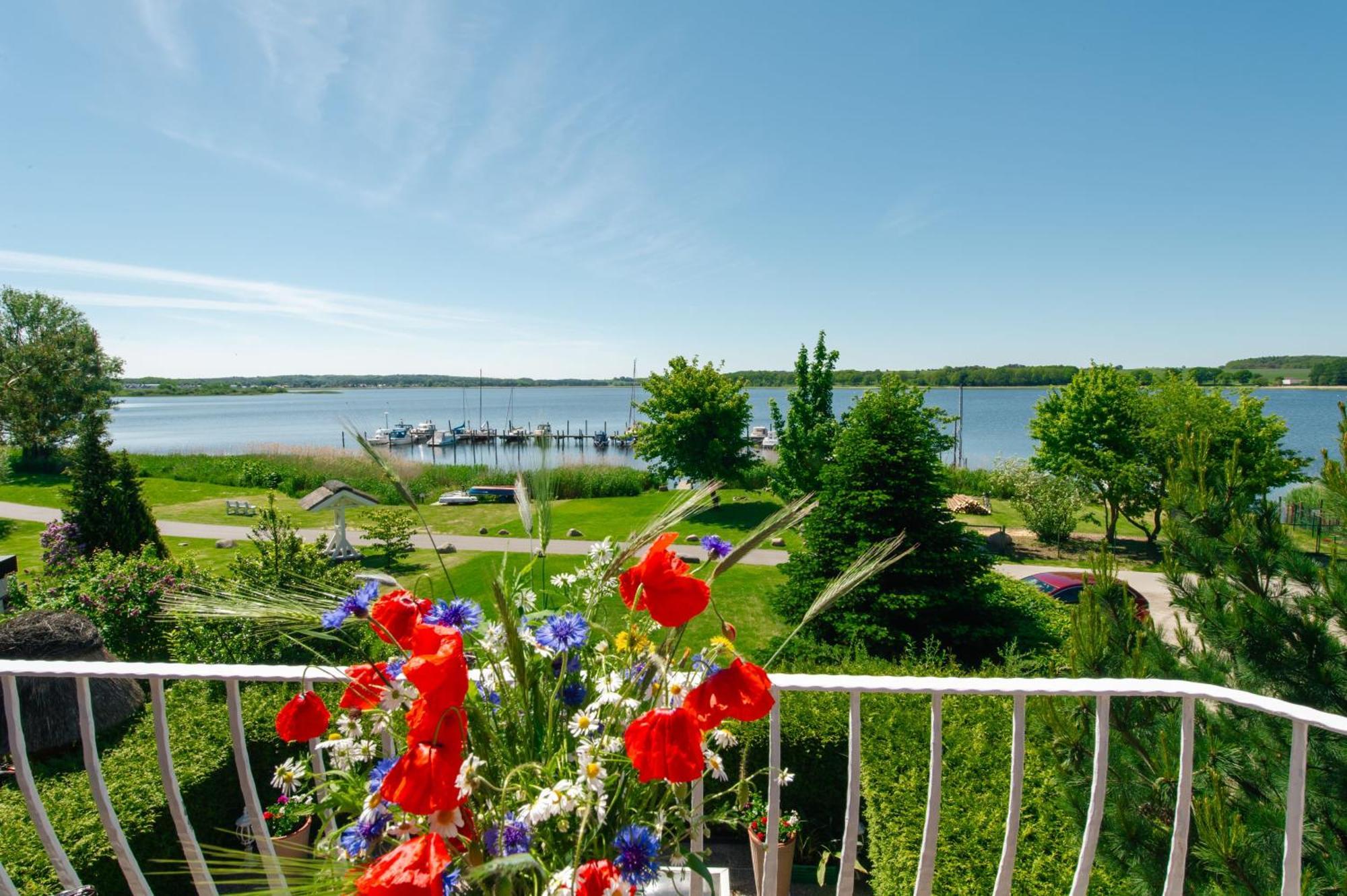 Selliner Ferienappartements Mit Balkon Und Seeblick Luaran gambar